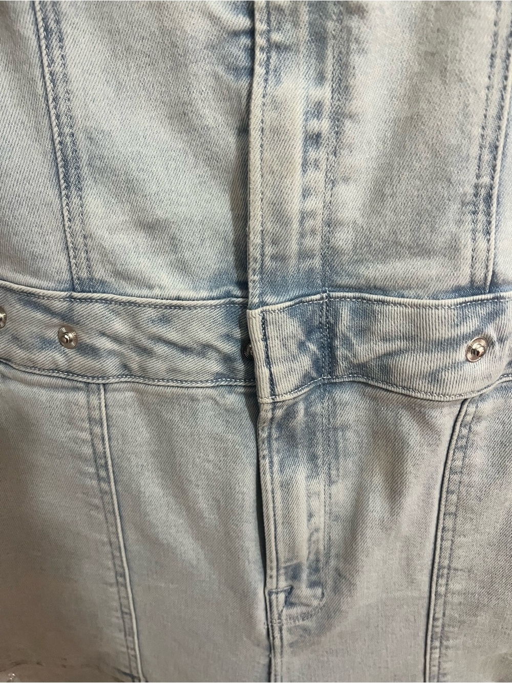 Good American: Light Wash Denim Jumpsuit - Sleeveless Utility Style - Picture 7 of 7